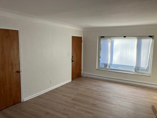 Foto del edificio - 3445 Beverly Dr