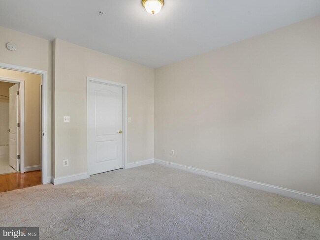 Building Photo - 2115 Ganton Green