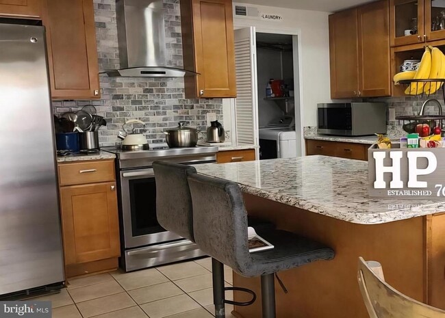 Building Photo - 24 Biscayne Pl