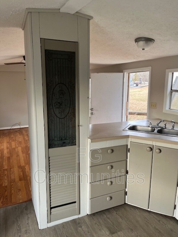 Foto del edificio - 100 2nd Ave SE