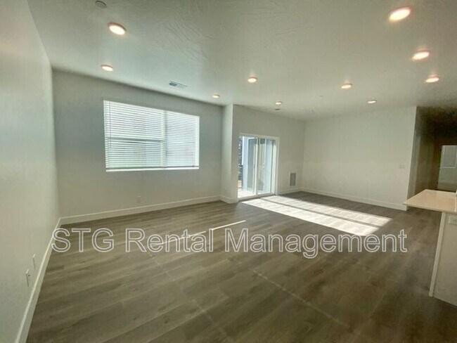 Foto del edificio - 5801 S Garnet Dr