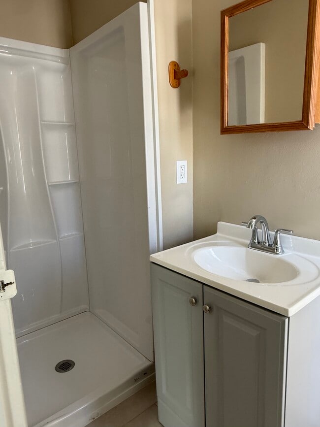 Building Photo - 36 Davis St