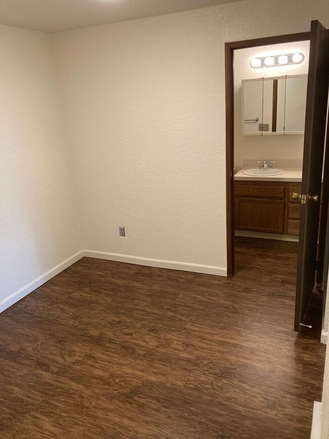 Interior Photo - Win Don