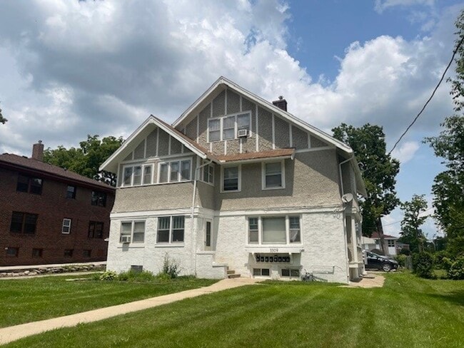 Building Photo - Bryn Mawr