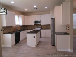 Building Photo - 1756 SW Jamesport Dr