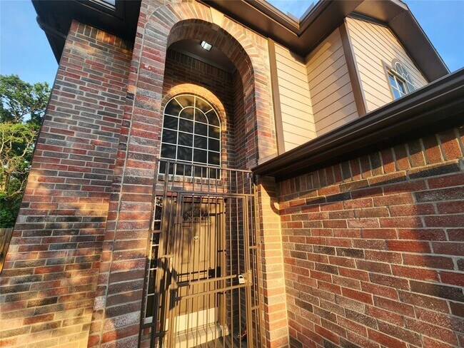 Building Photo - 6318 Foxhunter Rd