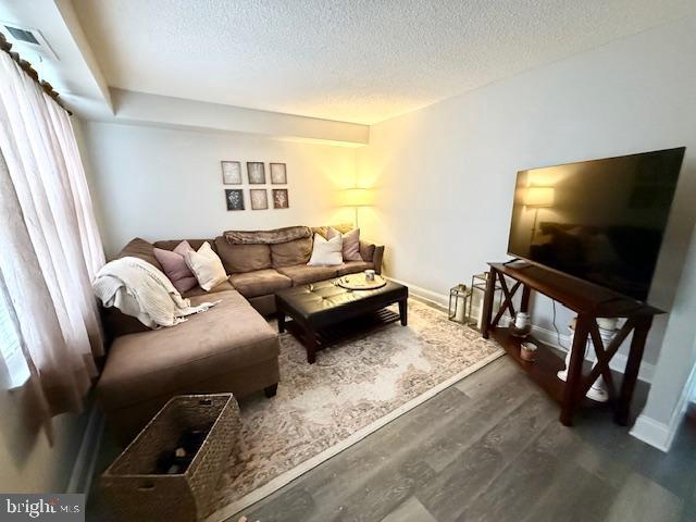 Foto del edificio - 20 Hollybrooke Dr