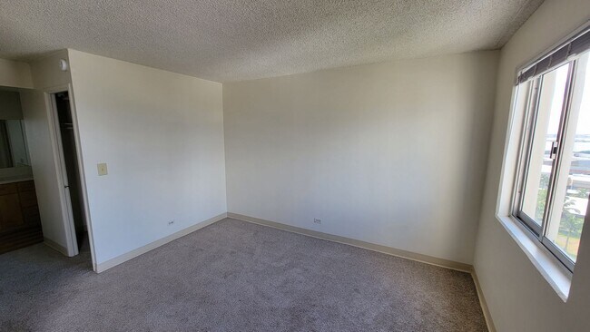 Foto del edificio - Recently Remodeled 1 Bdrm. 1 Bath w/ 1 Res...