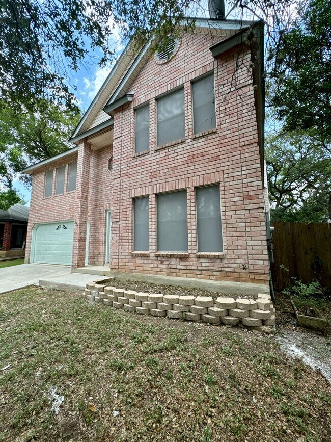 Foto del edificio - Welcome to this charming 3-bedroom, 2.5-ba...