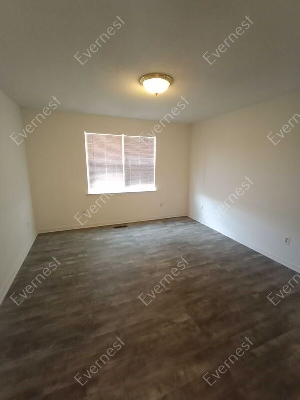 Building Photo - 233 Newark Cir