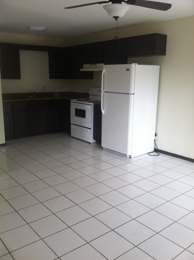Foto del edificio - 2420 Cross St