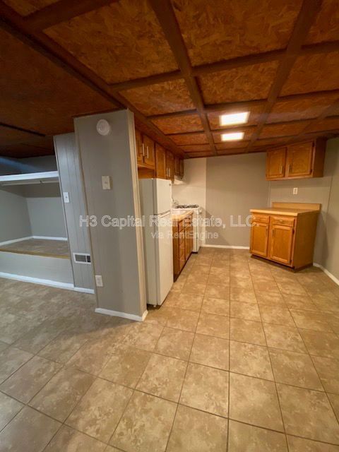 Building Photo - 117 N Shamrock St