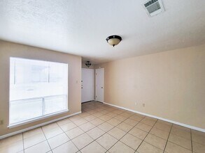 Building Photo - 1511 Barcelona Way Dr