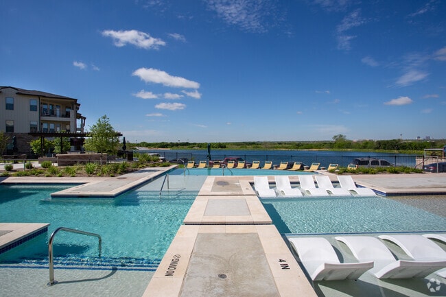 Piscina - The Salado at Red Berry