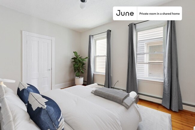 Building Photo - Room in Shared 4 bed/1 bath home