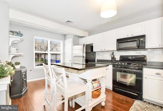 Foto del edificio - 102 Peregrine Ln