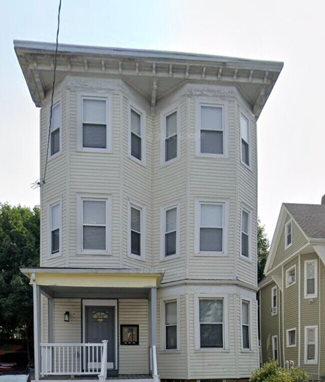 Foto del edificio - 267 E Cottage St