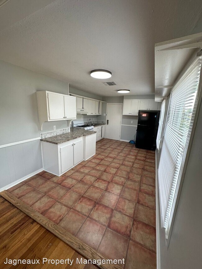 Foto del edificio - 3 br, 1 bath House - 32 Poinsettia Rd