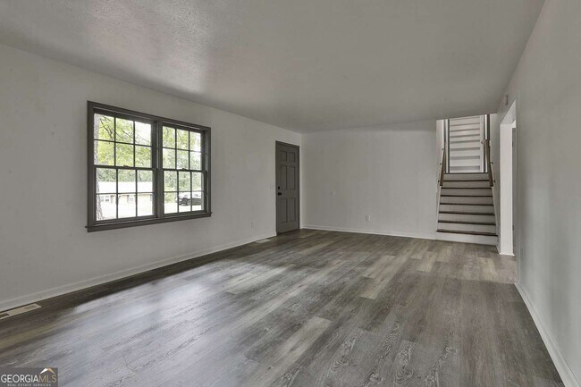 Building Photo - 157 Hyde Cir