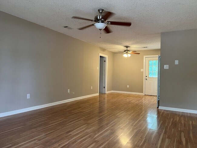 Building Photo - 60 Parkview Dr