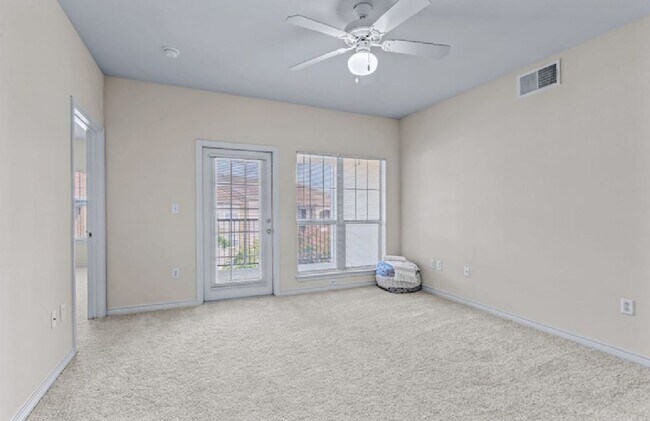 Foto del edificio - 2101 S Lakeline Blvd