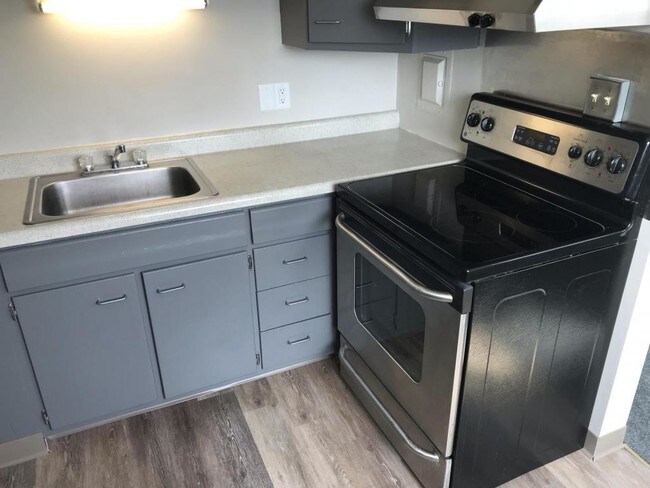 Building Photo - 4083 Ridge Road Unit #05