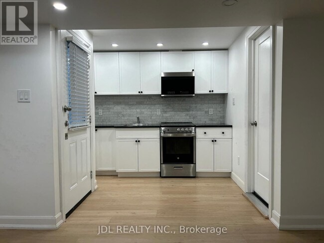 Building Photo - 10 Coleridge Ave