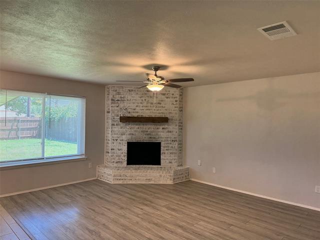 Foto del edificio - 4211 Spring Brook Dr