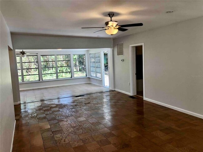 Building Photo - 2753 Valencia Dr