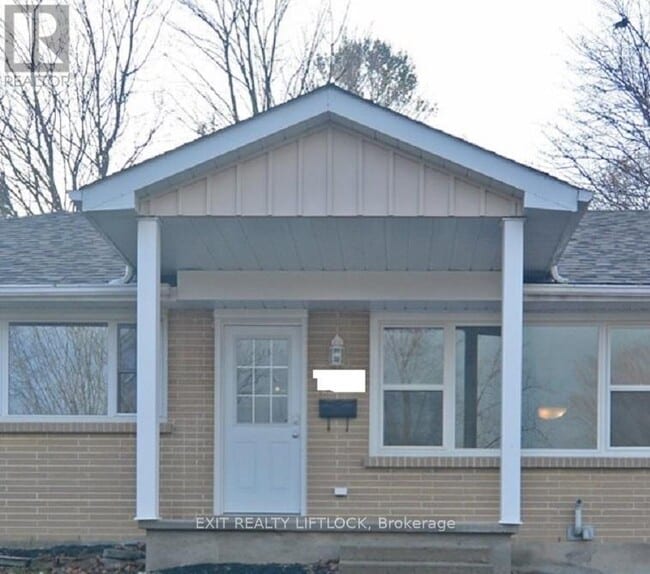 Building Photo - 1437 Westbrook Dr