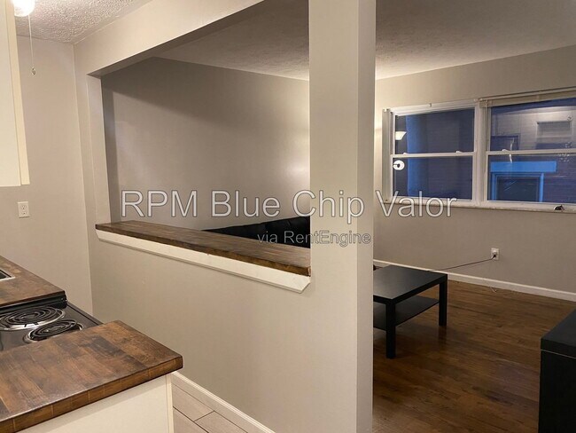 Foto del edificio - 2118 Kemper Ln