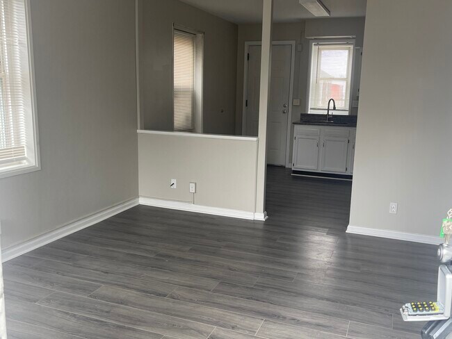 Living - 1824 La Salle Pl