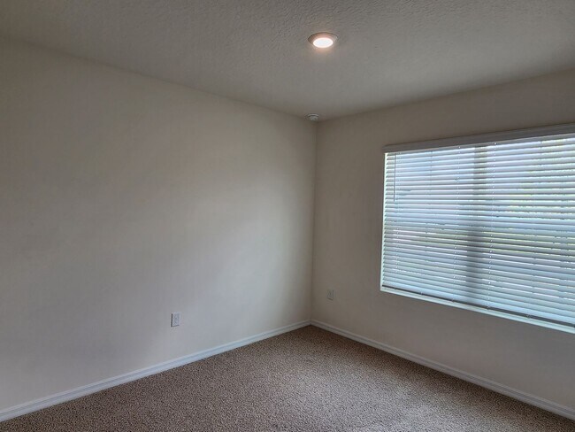 Foto del edificio - BEAUTIFUL 4Bedroom 2 Bathroom Home in the Ormond Station Community