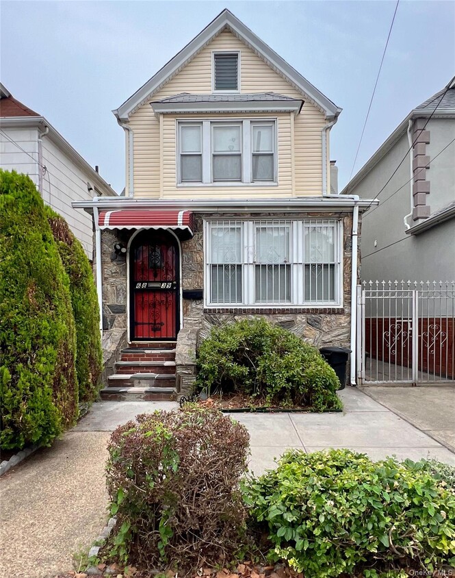 Primary Photo - 68-39 Kessel St