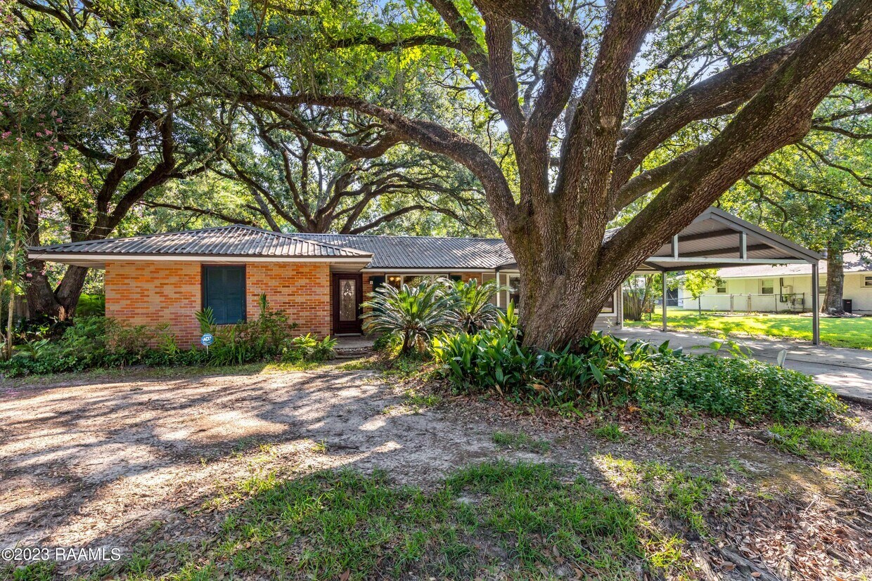 325 Alice Dr, Lafayette, LA 70503 House Rental in Lafayette, LA
