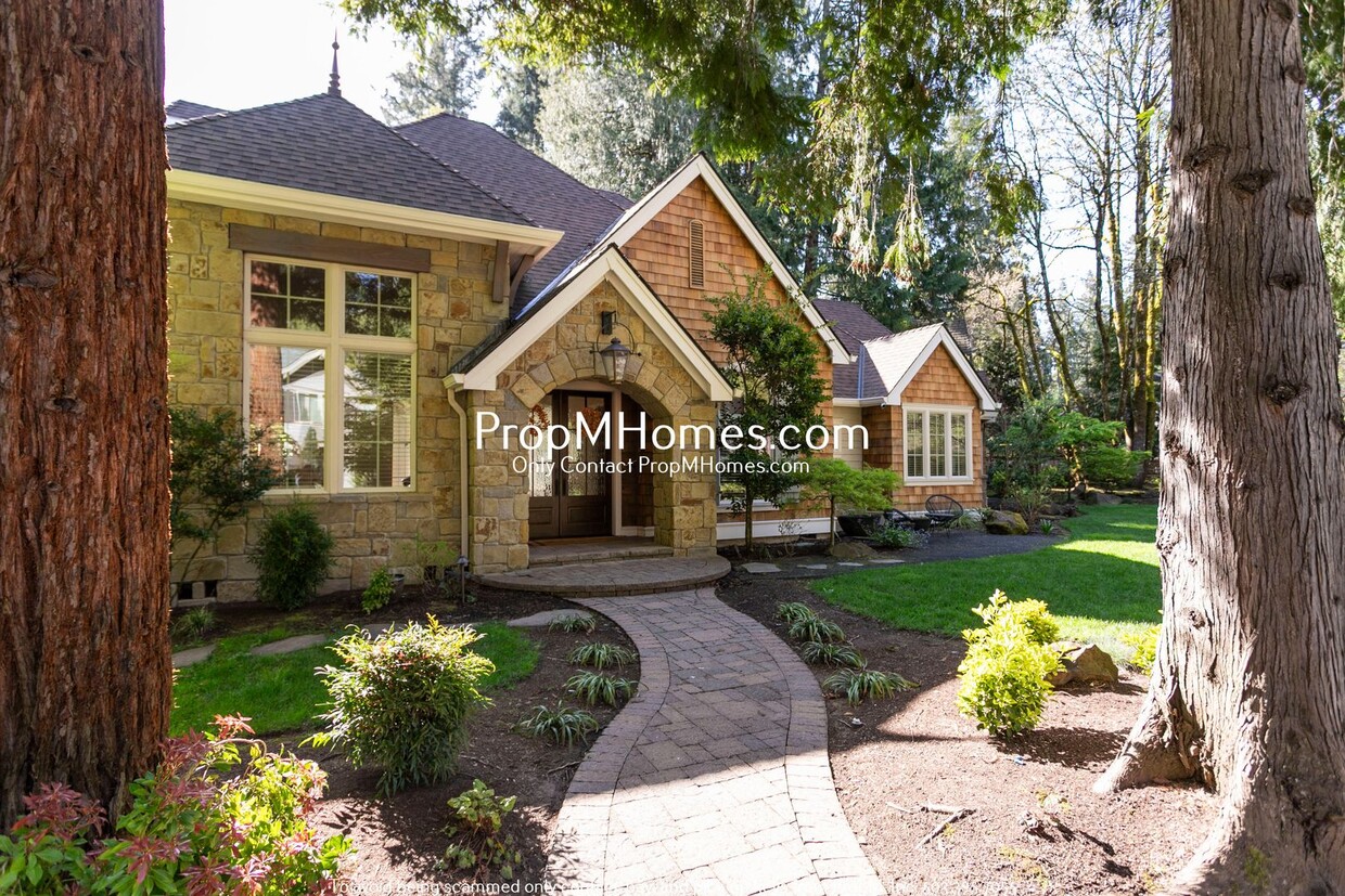Primary Photo - Updated Luxury Retreat in Lake Grove - Fou...