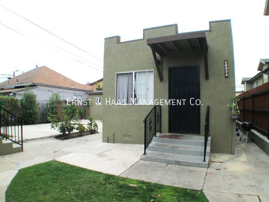 Foto principal - Wonderful 3 Bed 2 Bath Rear Home in Prime ...