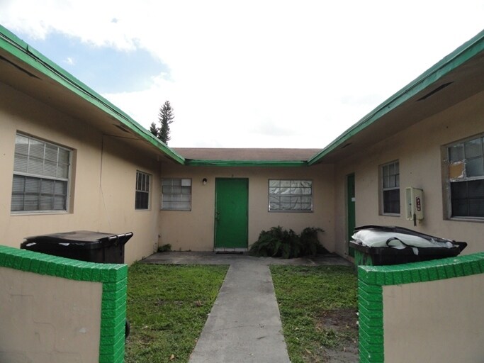 Building Photo - 4090 NW 31st Ter