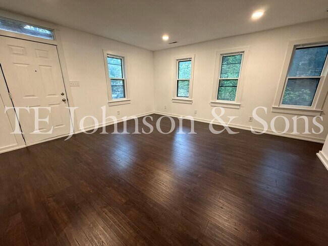 Building Photo - Modern 3BR Home with Main Level Primary Suite & Open Floor Plan in Winston-Salem