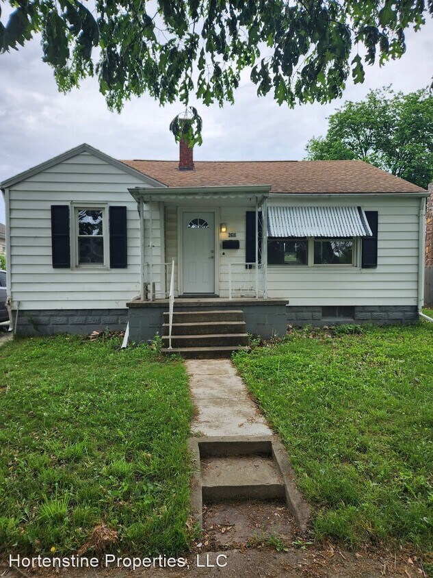 2 br, 1 bath House 2616 Dewitt Ave House Rental in Mattoon, IL