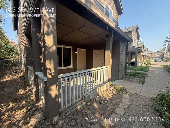 Building Photo - 683 SE 197th Ave