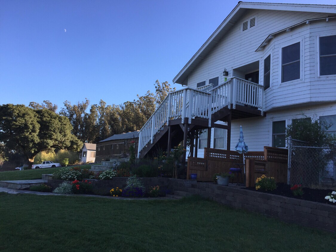 340 Highland Ave Unit A, Penngrove, CA 94951 Apartments in Penngrove