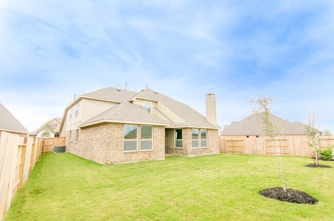 Foto del edificio - 18122 Glenlyon Dr