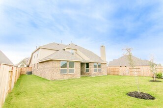 Building Photo - 18122 Glenlyon Dr