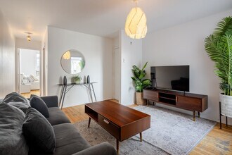 Building Photo - 4409A Avenue Coloniale-SI ID1601931P