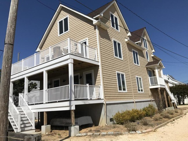 Building Photo - 253A E Ocean Ave