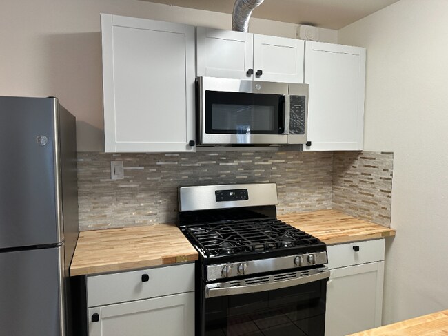 Foto del edificio - 1926 Alcatraz Ave