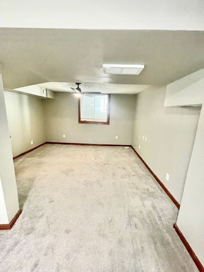 Photo - Large historic 6 bedroom 3 bathroom in Bla... House