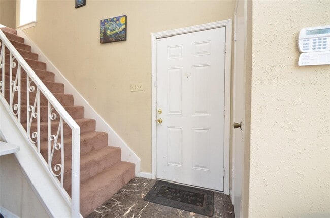 Building Photo - 15714 Baybriar Dr