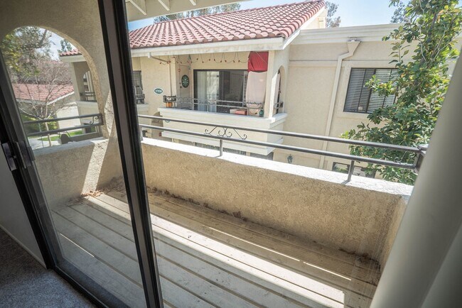Building Photo - COMING SOON! Cozy 1-Bedroom Condo in Canyo...